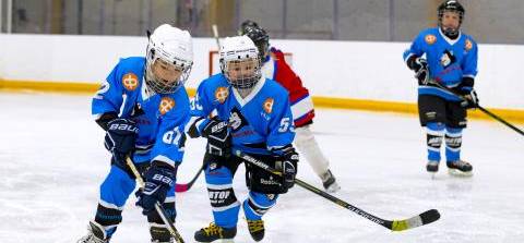 Jääkiekon peluuta Haapavedellä