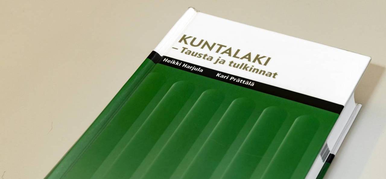 Kuntalakikirja.
